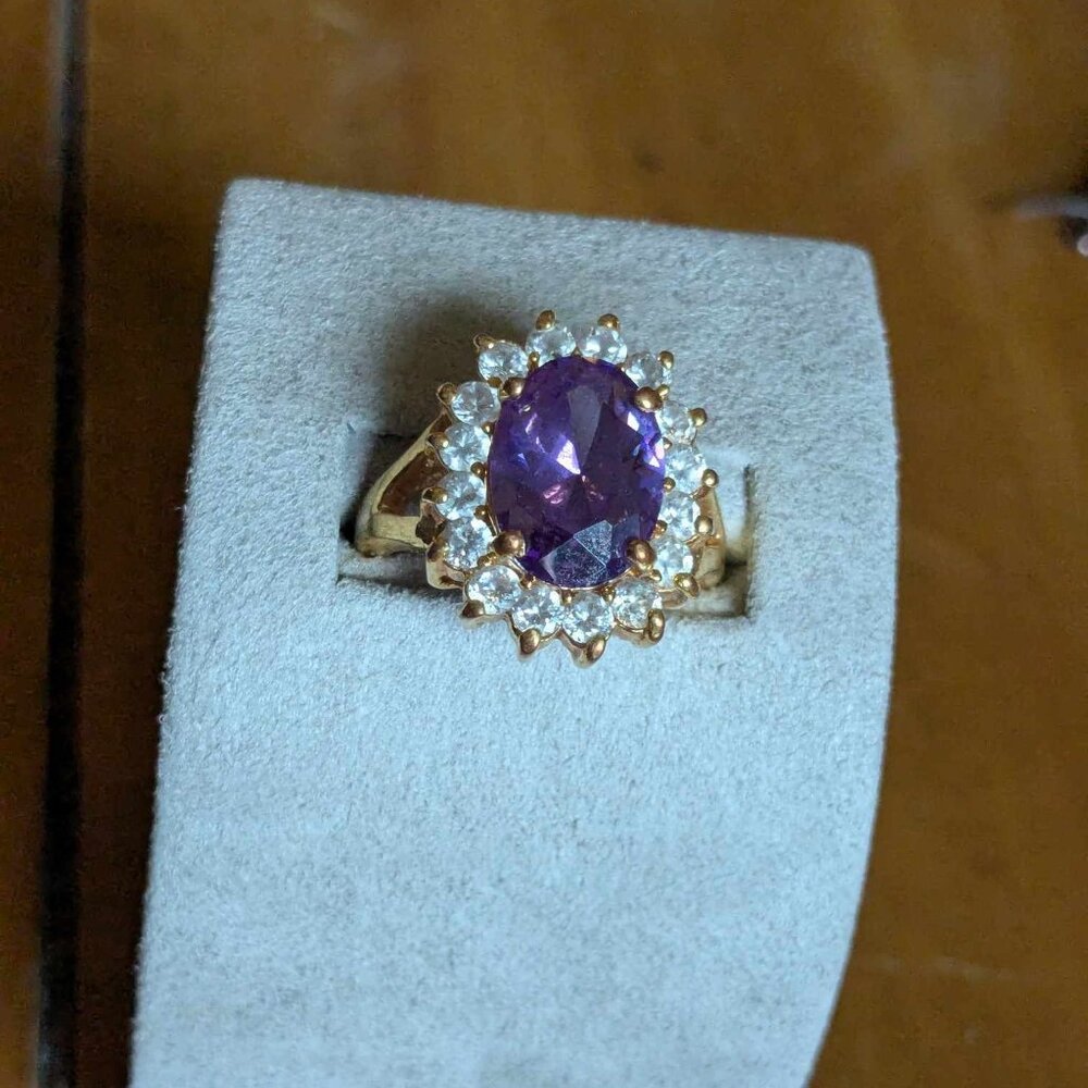 Gorgeous Vintage Halo RIng